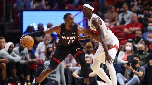 1642484628759061608.jpg Bam-Adebayo-returns-from-thumb-surgery-helps-seal-Miami-Heat.jpg