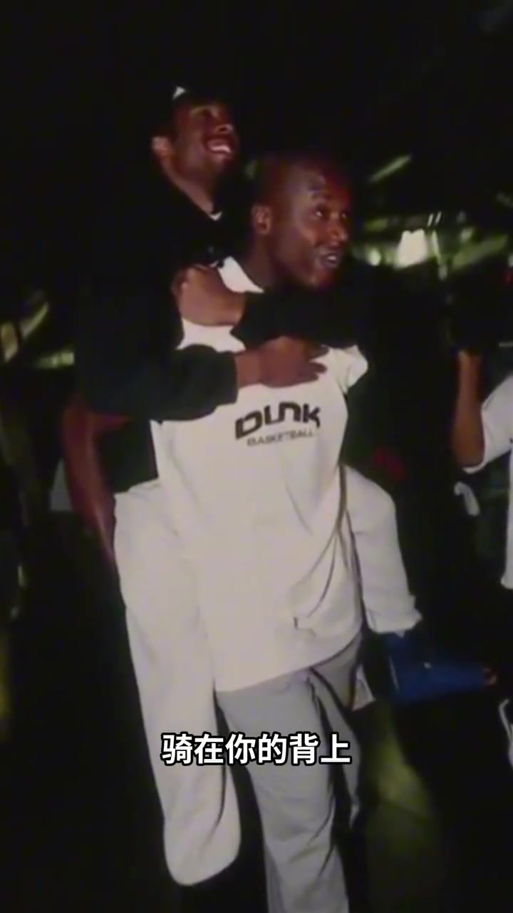 半岛体育-把科比背进NBA总决赛赛场！奥胖：知道他要上 不想让脚踝伤势加重