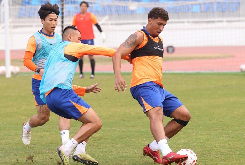 半岛体育入口-泰山B队冲甲文旅能养活两支球队?铁人欲打破争冠格局 轻敌必自毙